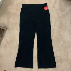 NWT ($110) Spanx Pants Size L. Classic Black Cropped Flare in Ponte